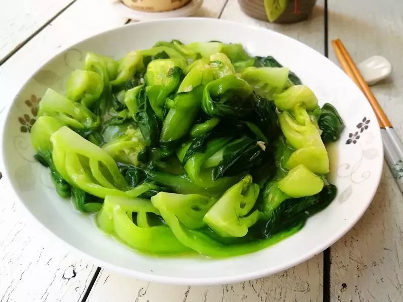 蒜蓉蚝油生菜、白灼茼蒿、蒜蓉粉丝蒸娃娃菜、