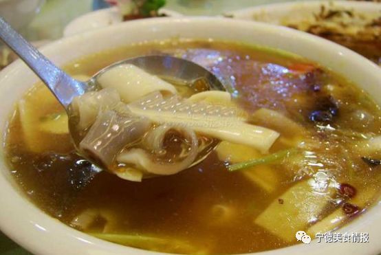 宁德酒席美食之鱼唇酸辣汤做法吃的就是酸爽 看点快报