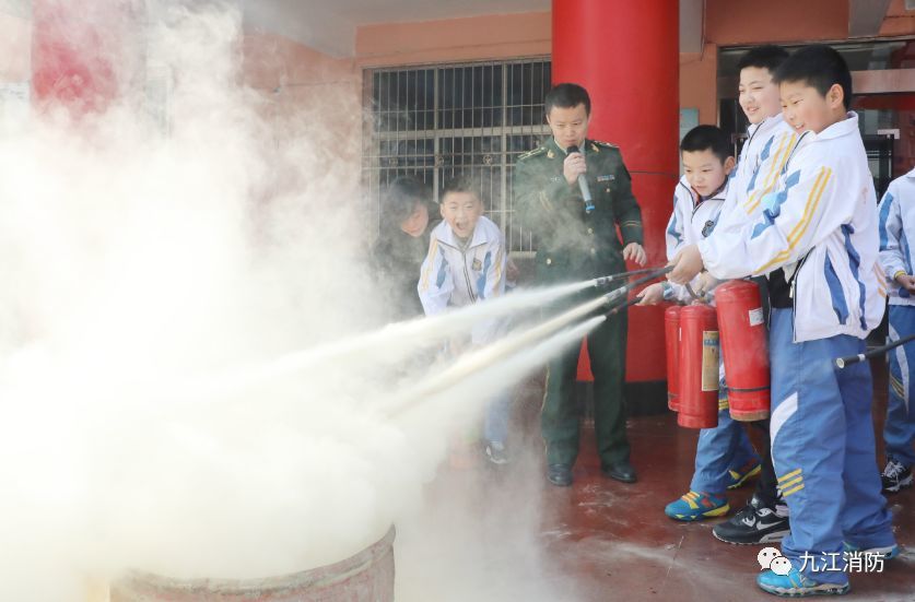 九江消防支队深入九江小学为600余名师生奉上消防"大餐"