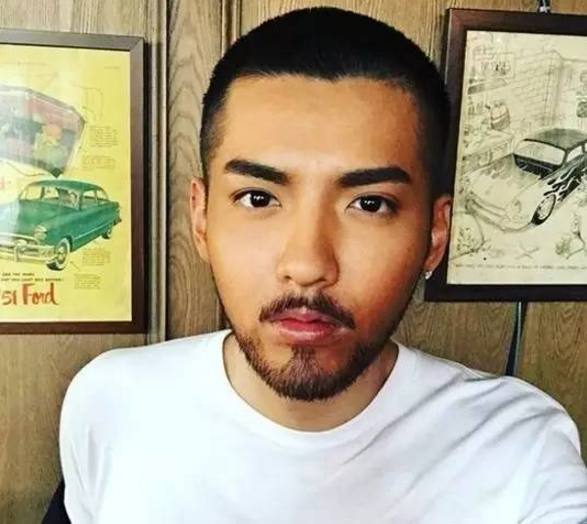 小鲜肉留胡子考验颜值,吴亦凡变邋遢大叔,最后一个帅得掉渣!