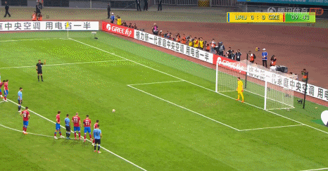gif-霸王枪!卡瓦尼倒钩世界波 这球国足真来不了