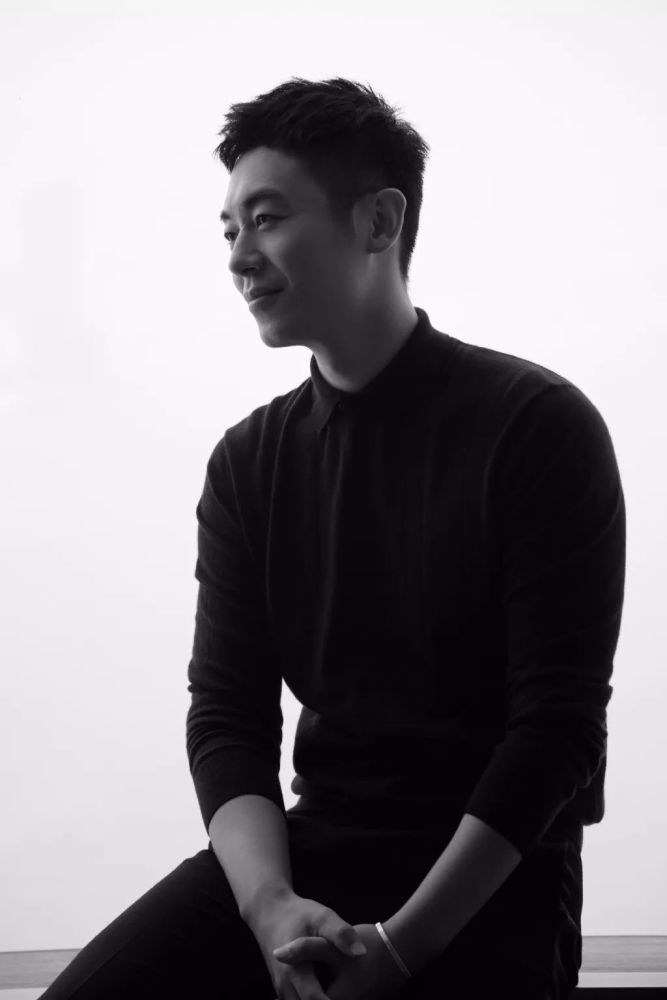 朱亚文,就是这样一个有着一身腱子肉的迷人坏家伙.