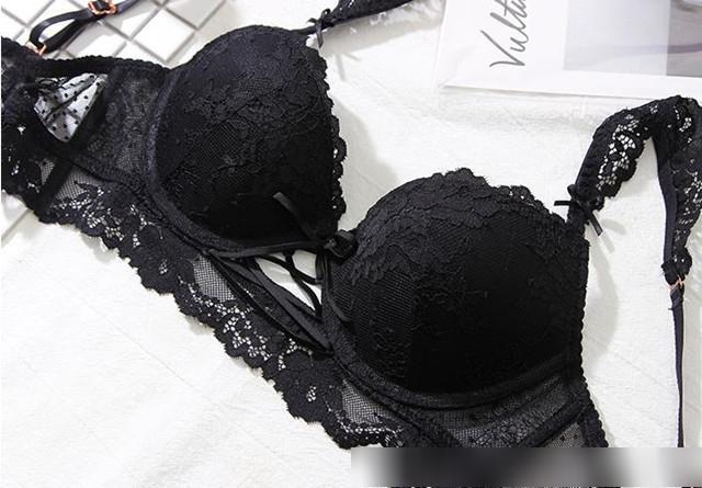 穿厚罩杯内衣不是跑杯就是空杯,这是为什么?