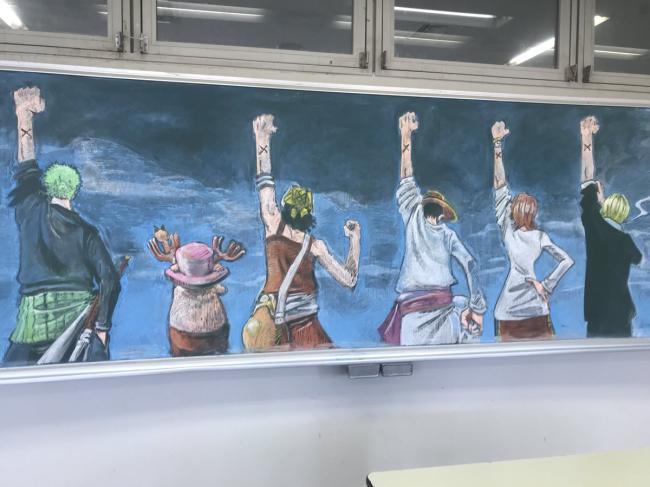 厉害！日本学校推出《航海王》板报送别毕业生