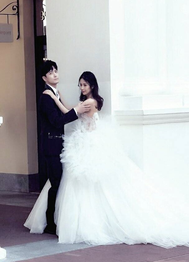 网友偶遇付辛博颖儿拍婚纱照,夫妻同框甜蜜又恩爱