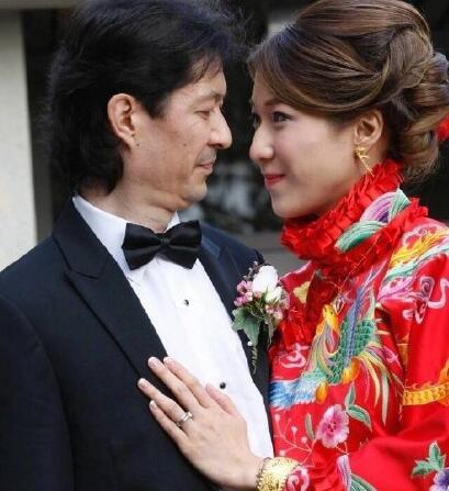 钟嘉欣西式婚纱照_钟嘉欣婚纱照(2)