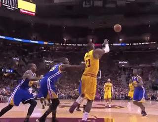 为什么说西蒙斯的模板是詹姆斯,看看这记传球就知道了