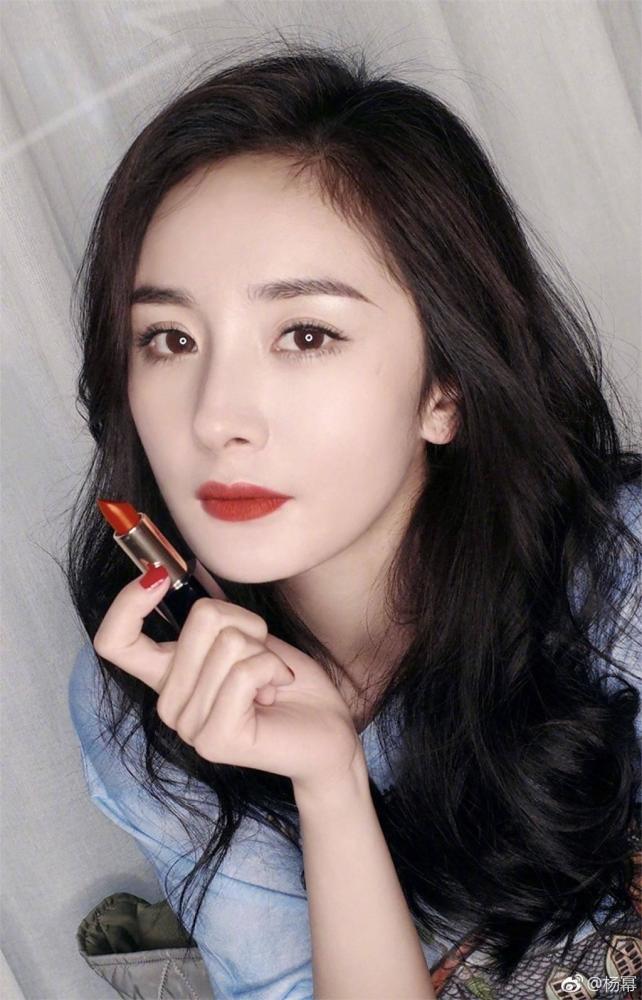 杨幂与迪丽热巴粉丝再掐架!杨子姗却对伯乐心