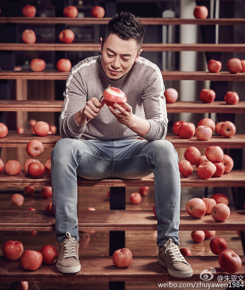 《声临其境》总冠军朱亚文自称家中老四,微博