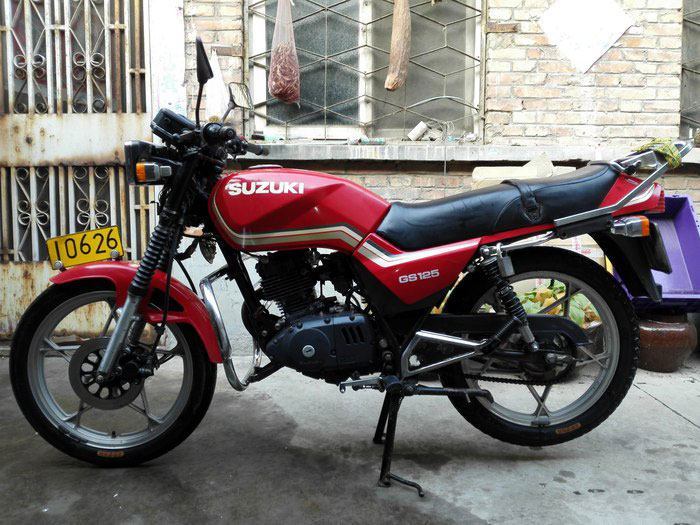 1995年的铃木王gs125 不愧是媲美cb125t的神车 仍旧帅到飞起 看点快报