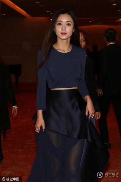 二美赵丽颖:穿纱裙秀美腿 小骨变性感