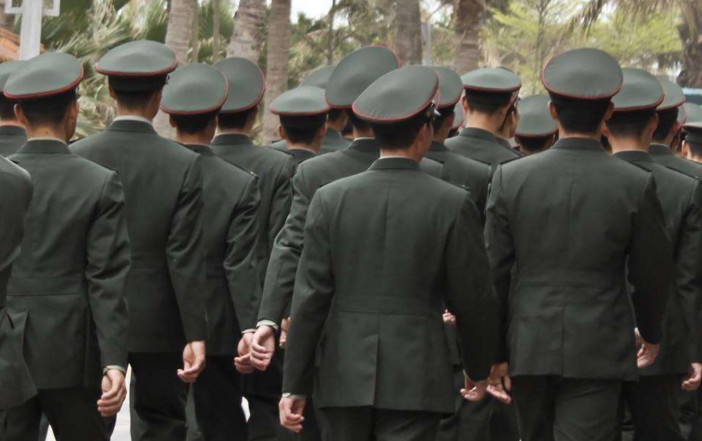 为什么中国军人出门都不敢穿便装?真正原因和我们想的