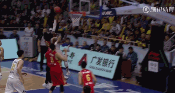 伸脚绊人都没事规矩何在?