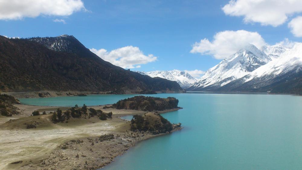 然乌湖:山羊奶一样的湖