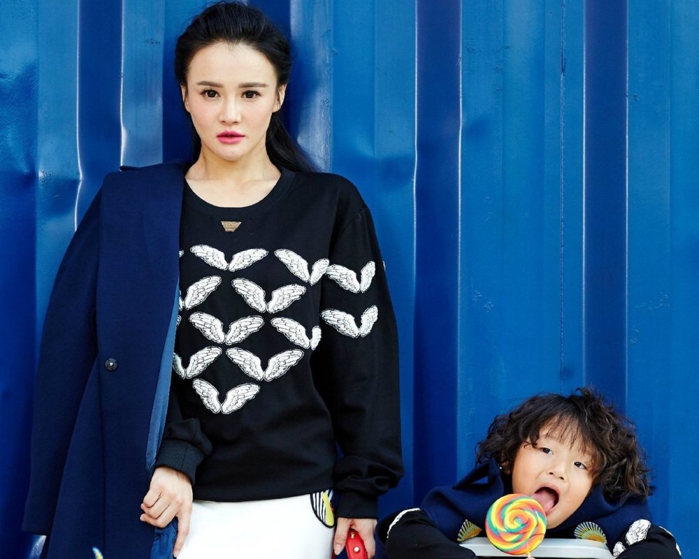 冉莹颖陪邹市明替邹爸爸庆生画面超温馨,喊话