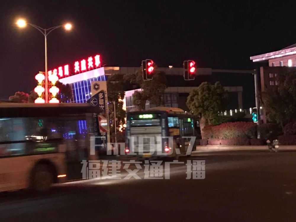福建女子回国探亲 路上却不幸遇到惨烈车祸