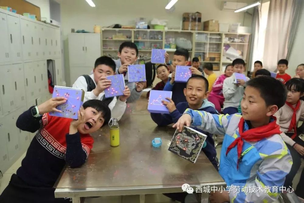 五,六年级学生来北京市西城区学生综合实践活动中心上综合实践课