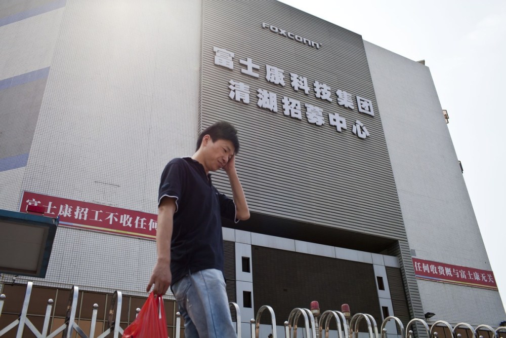 富士康大学生底薪比普工高一倍,为何他们还要