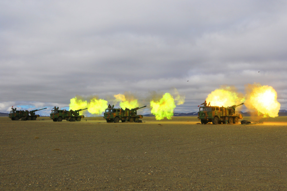 解放军最大口径卡车炮公开!在4700米高原精准