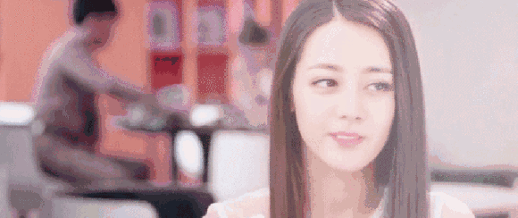 大眼睛,双眼皮,锥子脸,高鼻梁,苹果肌等几乎成为