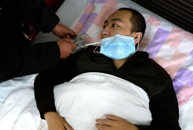 山东<em>枣庄</em>90后<em>地瓜</em>妹妹王艳红:为兄摆摊感动