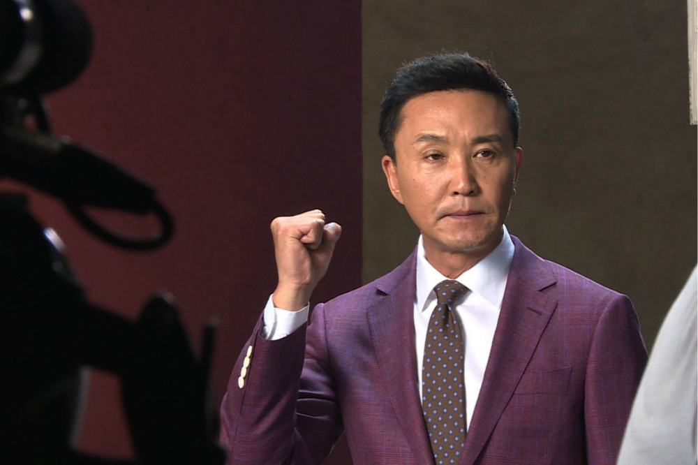 以老干妈倒闭了为开头,可以写出怎样的故事?