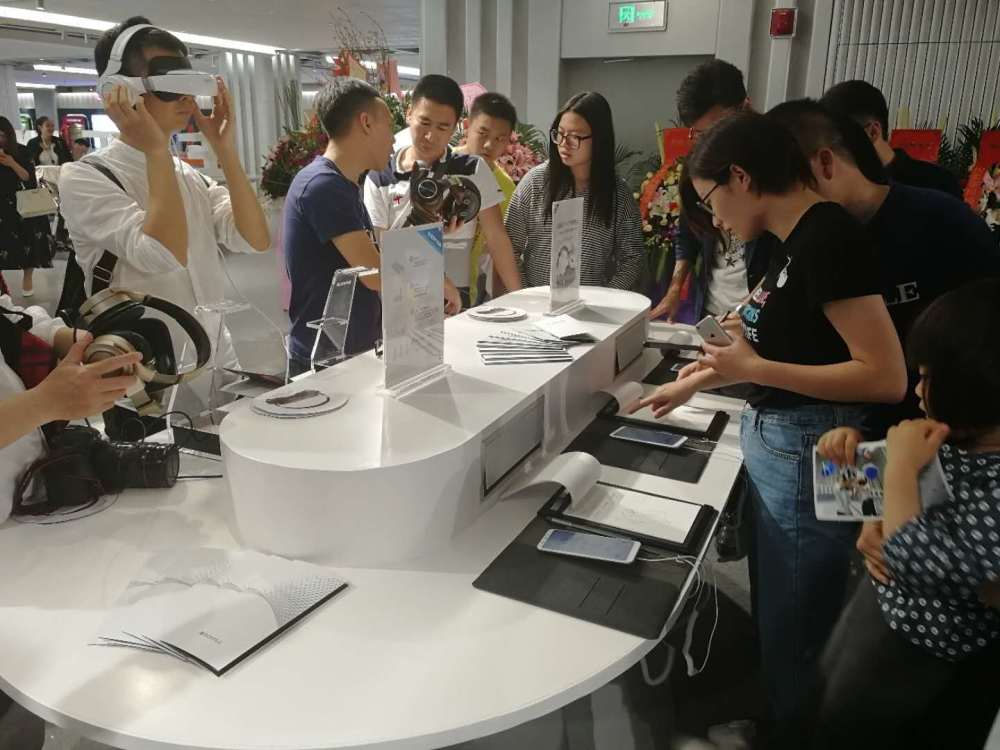 柔宇华南首家旗舰店开业,市民可体验柔性世界