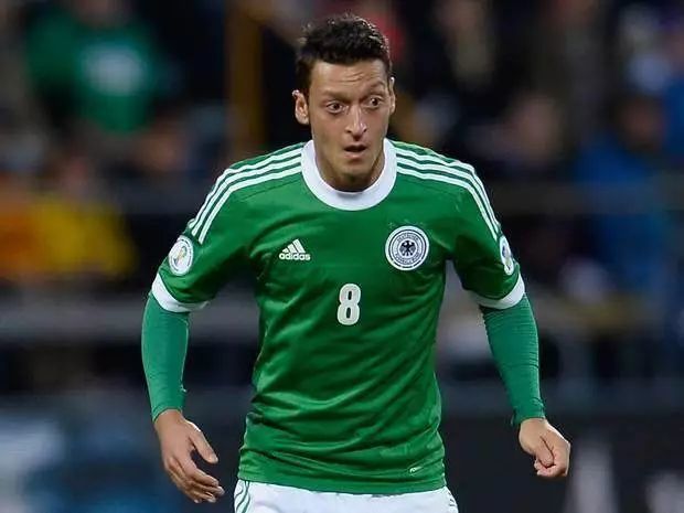 国旗上没白绿色,德国队球衣为何一白一绿?