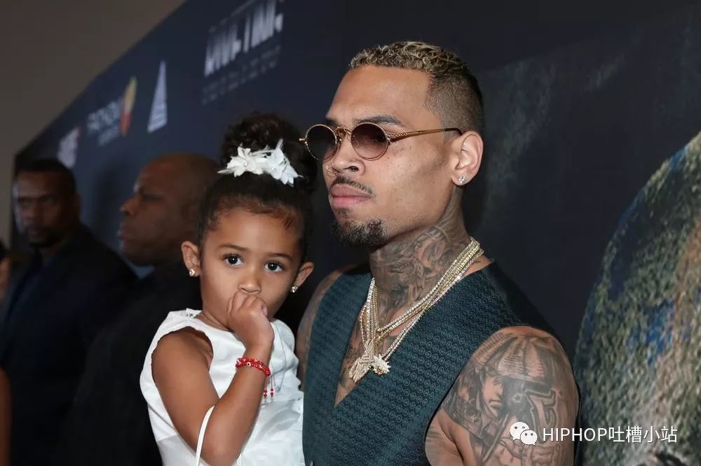chris brown晒出自己女儿的照片!