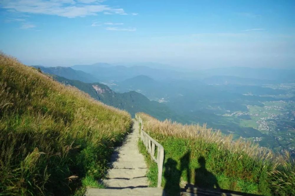 翻过一山又一山,一山还比一山难