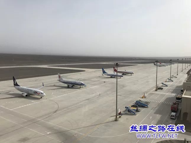 吐鲁番机场3小时保障10架备降航班1300多名旅客得到妥善安置 看点快报