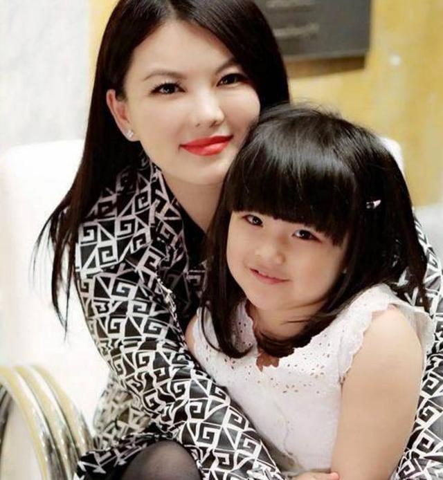 明星女儿大不同,有的像小仙女,有的其貌不扬