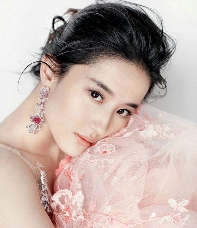 高贵气质中国女明星刘亦菲,优雅貌美面孔迷人写真
