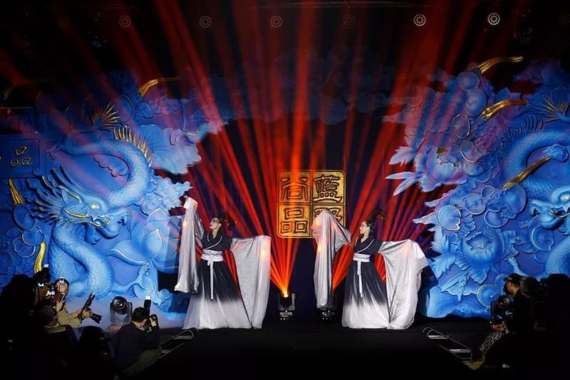 蓝野尚品龙之传承2018中国服饰文化造型发布会