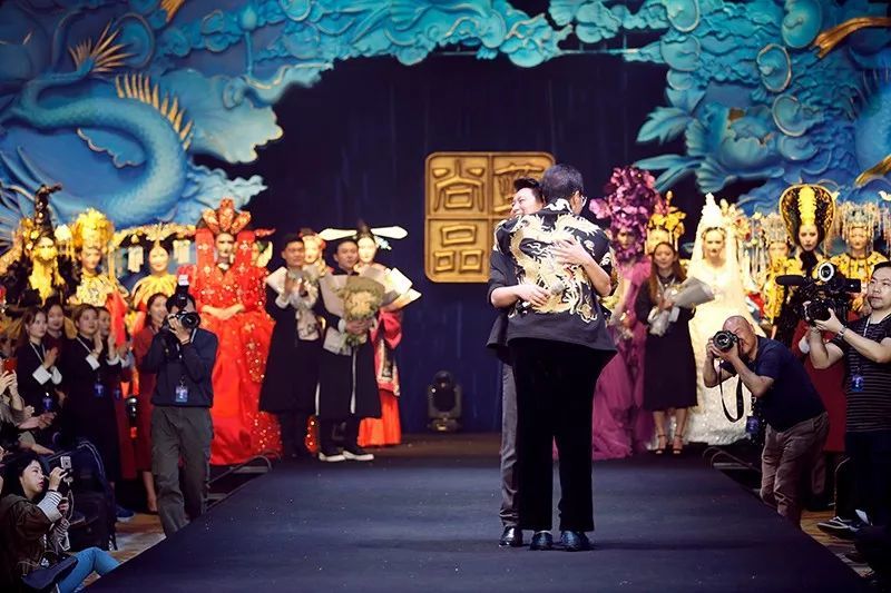 蓝野尚品龙之传承2018中国服饰文化造型发布会