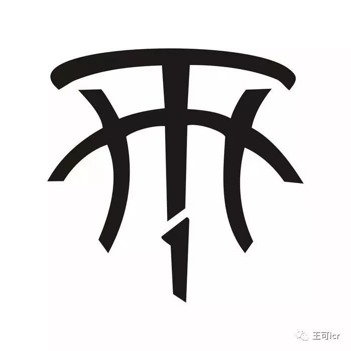 麦迪的个人logo也是非常经典的,篮球的纹路加上字母"tm"的简写和个人