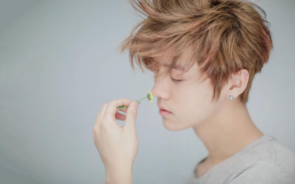网上谣传关晓彤怀孕了,没想到鹿晗是这样的态度,你信吗?