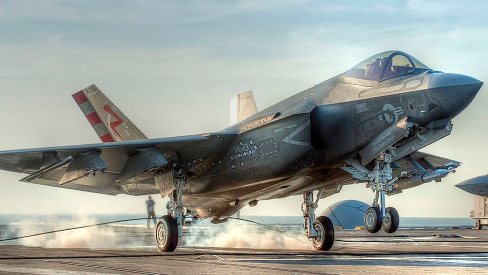 图片:舰载型f-35c"闪电ii"战斗机是为美国海军设计的新一代隐身舰载
