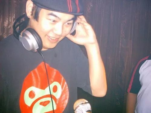 他弄了首歌被喷土嗨,但永远是我心里最叼的中