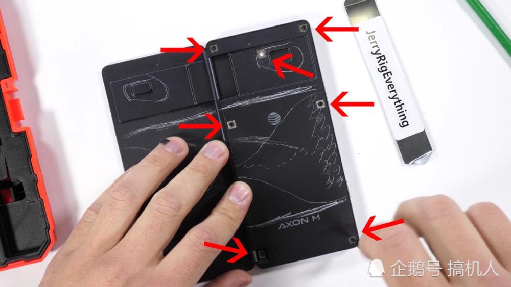 中兴双屏幕手机拆解:外观看着很酷里面构造却