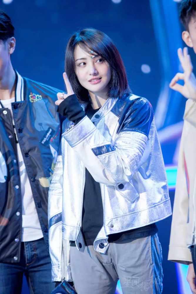 郑爽直播教大家挤痘痘,到底怎么挤才不会留疤