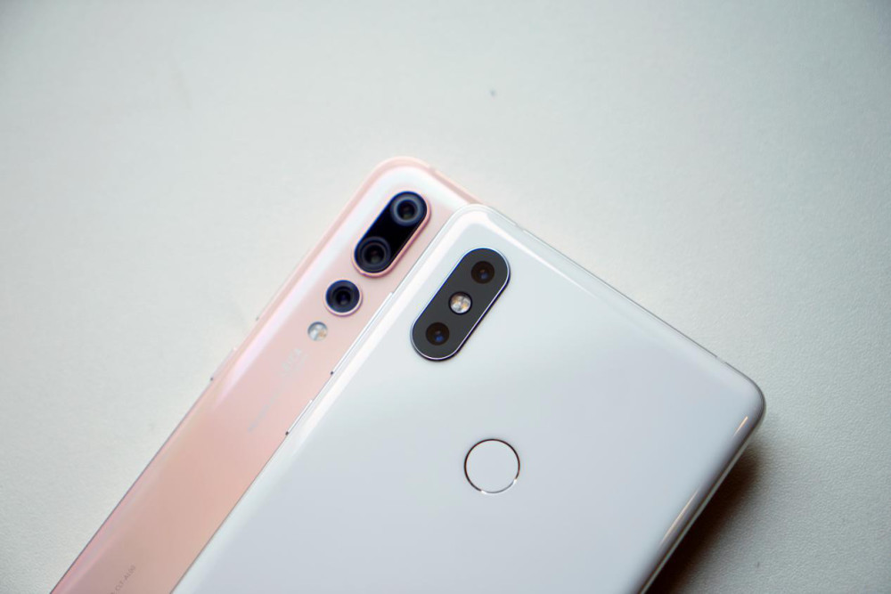 华为P20 Pro和小米Mix2S,到底该买谁?
