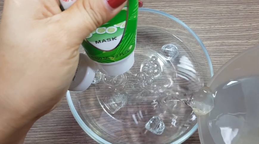 但是用仿真雪制作史莱姆的方法还是第一次,到底该怎么做呢?