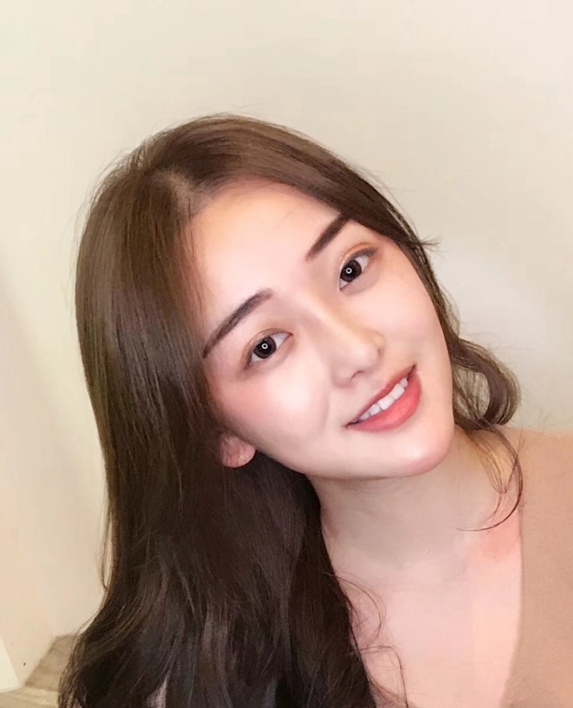 00后校花美女,爱好跳舞,身高165,体重48kg