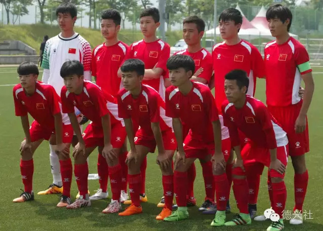 中国中学生足球队3-2韩国 小组第1进亚锦赛四