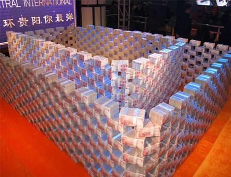 如果你有一亿元存入银行，受到的待遇你绝对想不到，真是贫穷限制了我的 