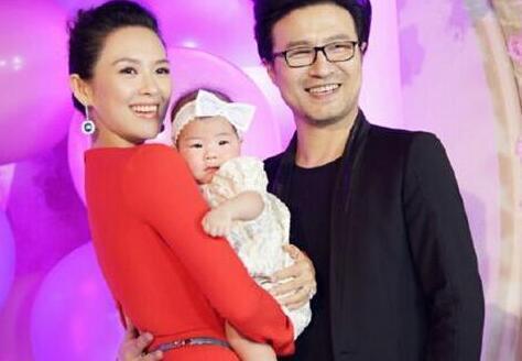 汪峰的大女儿小苹果越长越美,二女儿是个美人坯子,和章子怡的孩子却