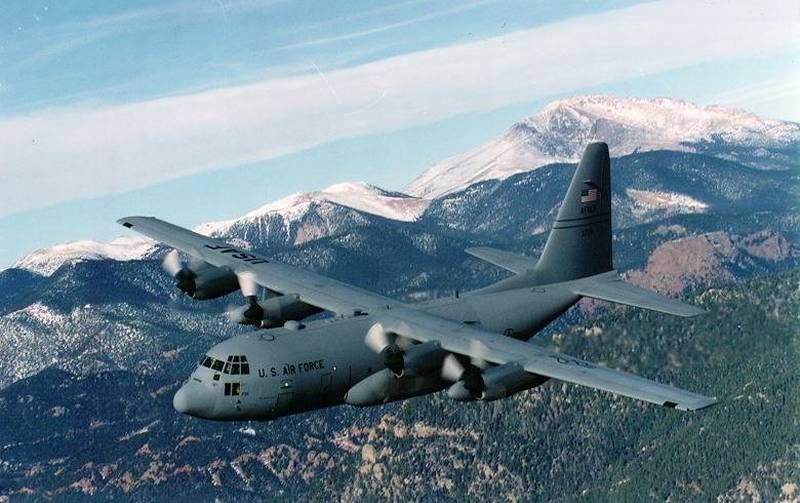 美军展示未来战争形态,c130搭载百架无人机与f35协同作战