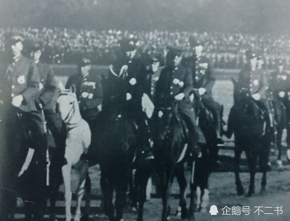 老照片:二战中的日本天皇裕仁 打脸天皇无罪论
