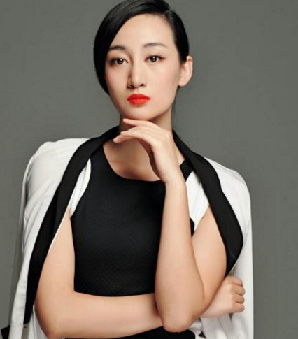 中国内地女演员陈雅斓,拥有高挑纤细的好身材,长相甜美可人!